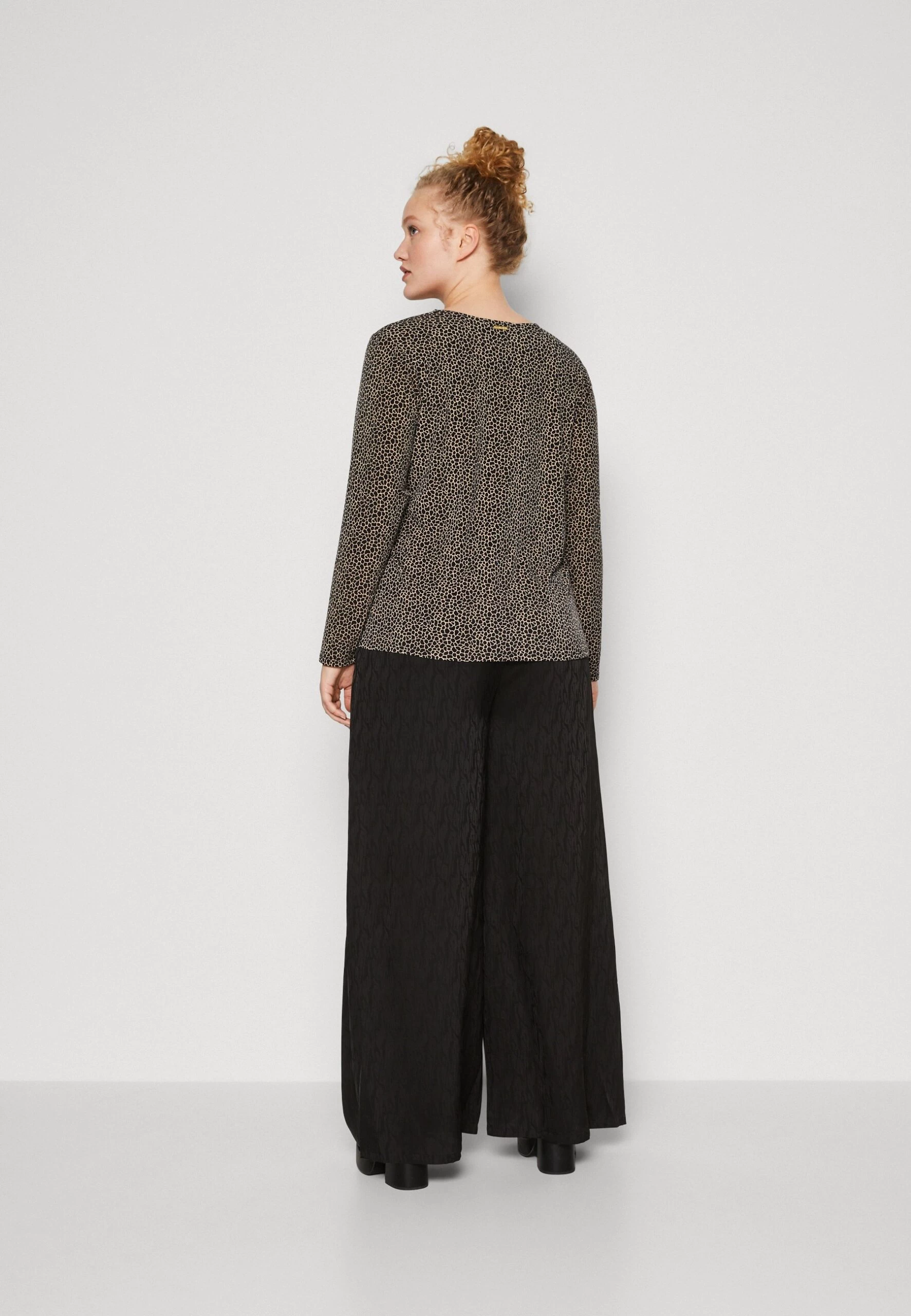 MICHAEL Michael Kors Giraffe Twist Keyhole- Long Sleeved Top - Khaki 5 MICHAEL Michael Kors Giraffe Twist Keyhole- Long Sleeved Top - Khaki - Image 3