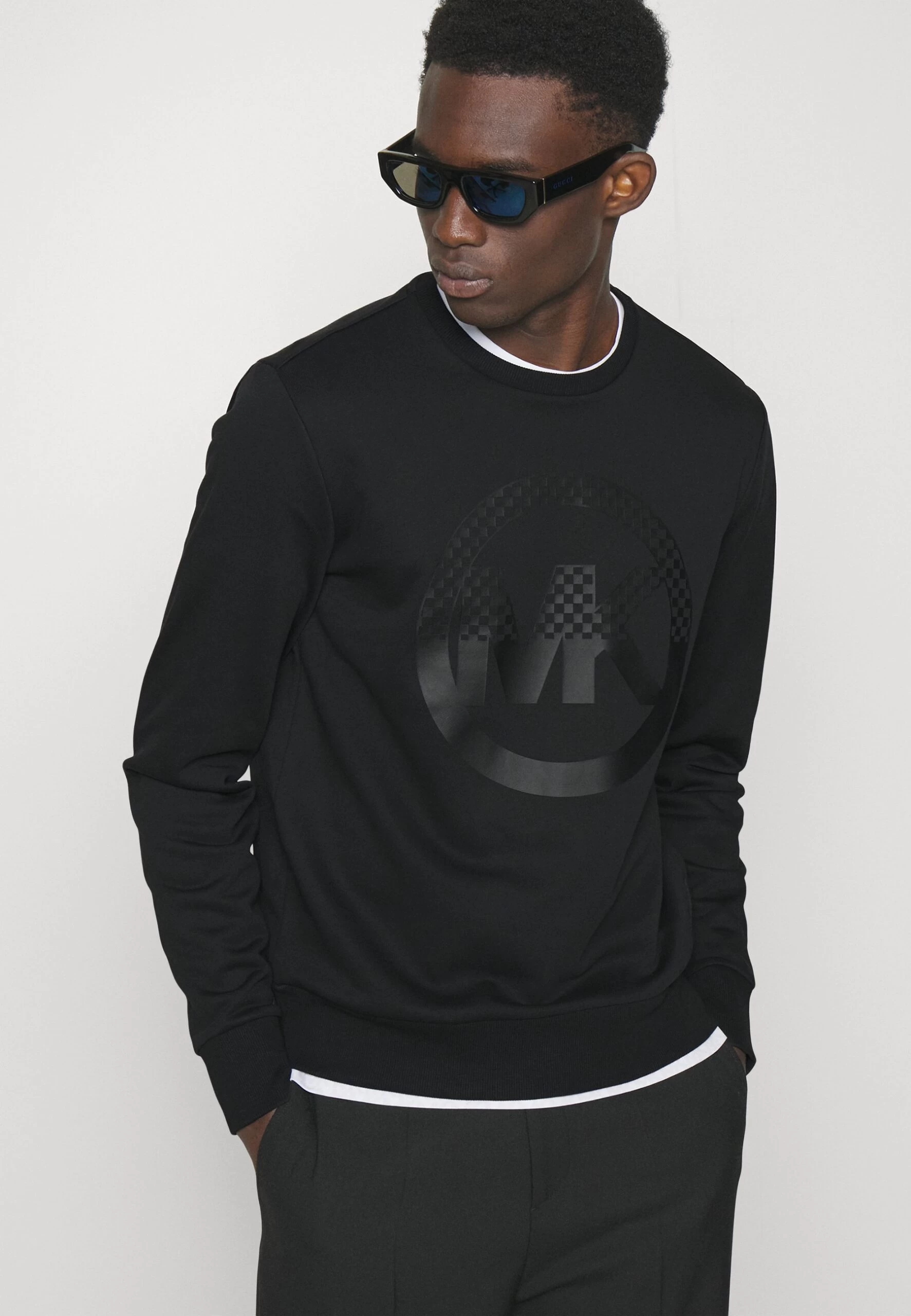 Michael Kors Checker Charm Crew - Sweatshirt - Black 6 Michael Kors Checker Charm Crew - Sweatshirt - Black - Image 4