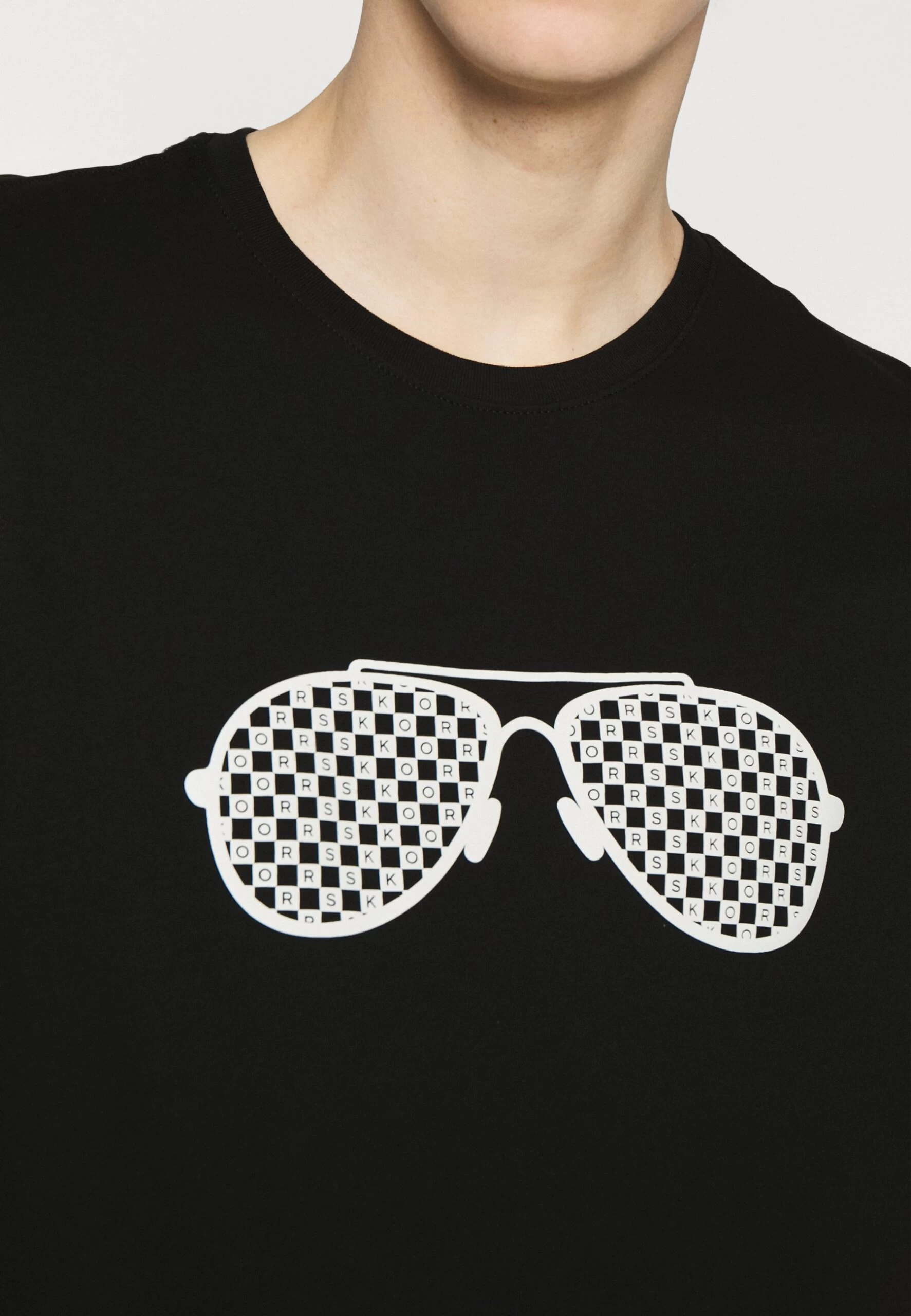 Michael Kors Checker Aviator - Print T-Shirt - Black 8 Michael Kors Checker Aviator - Print T-Shirt - Black - Image 6