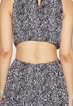 MICHAEL Michael Kors Pop Cutout- Day Dress - Black/White 13 MICHAEL Michael Kors Pop Cutout- Day Dress - Black/White -Fashion Clothing-Michael Kors 29c1850c6bff4578a80c211f1590eb76