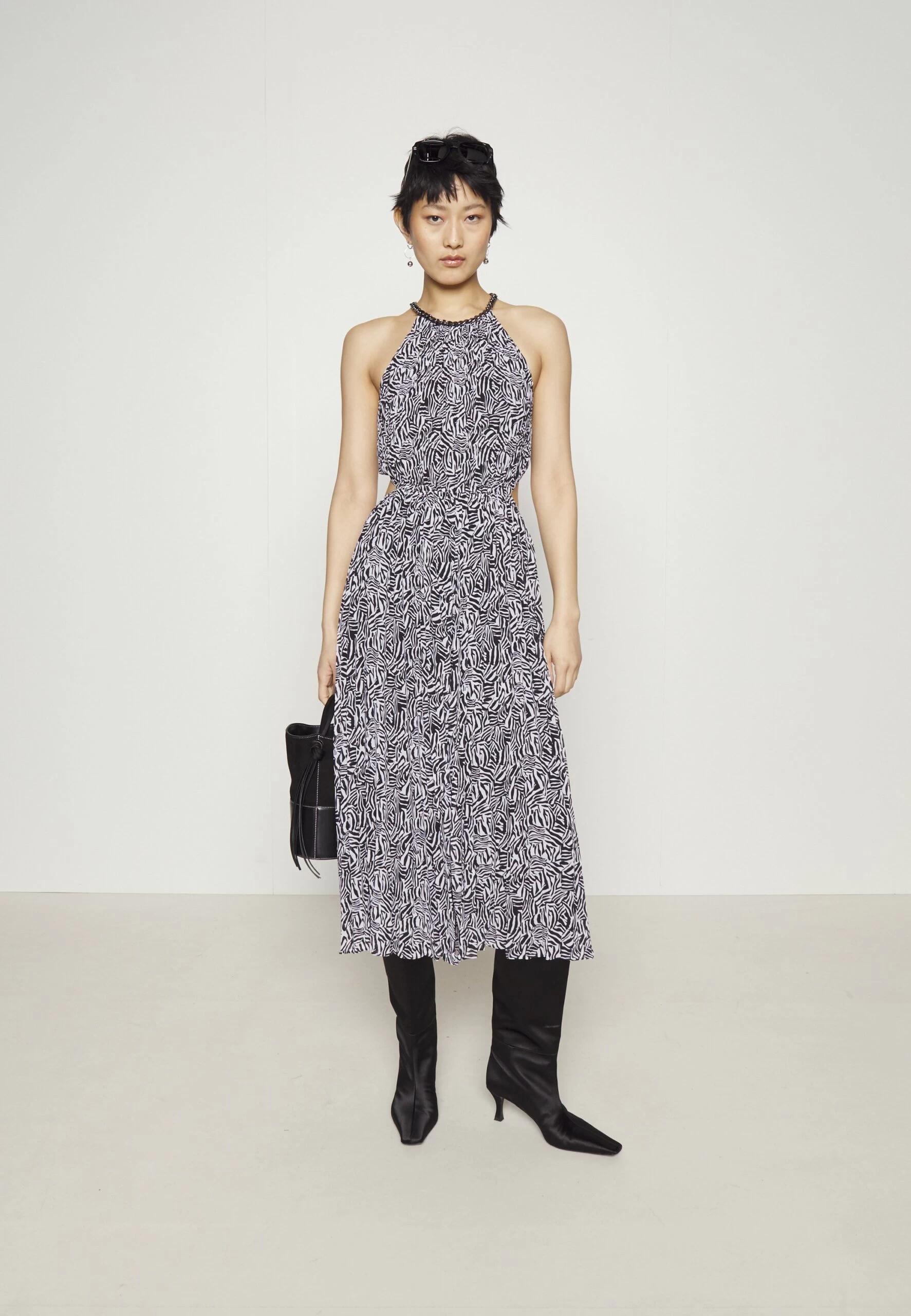 MICHAEL Michael Kors Pop Cutout- Day Dress - Black/White 4 MICHAEL Michael Kors Pop Cutout- Day Dress - Black/White - Image 2