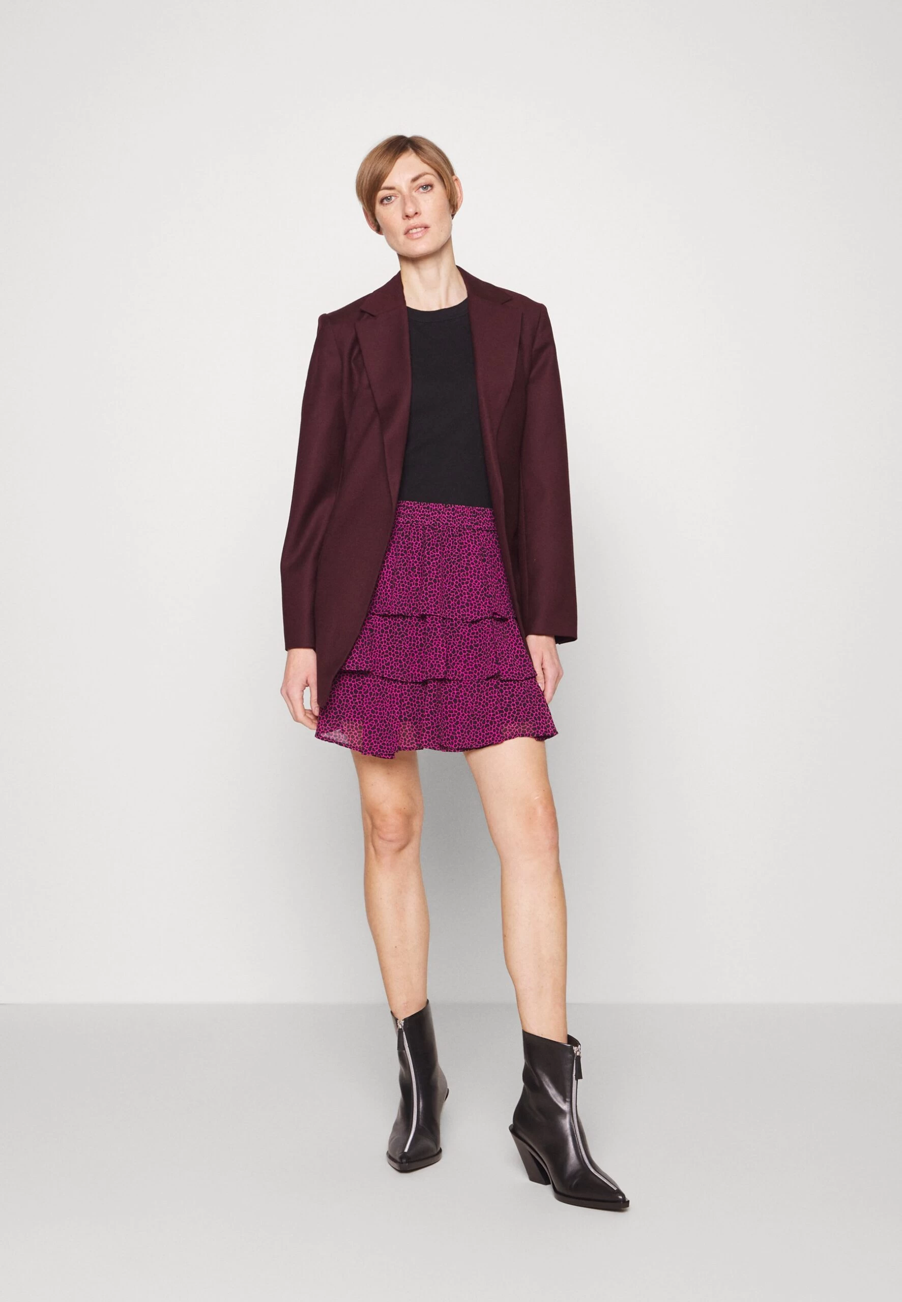 MICHAEL Michael Kors Micro Giraffe Skirt - Mini Skirt - Black 4 MICHAEL Michael Kors Micro Giraffe Skirt - Mini Skirt - Black - Image 2