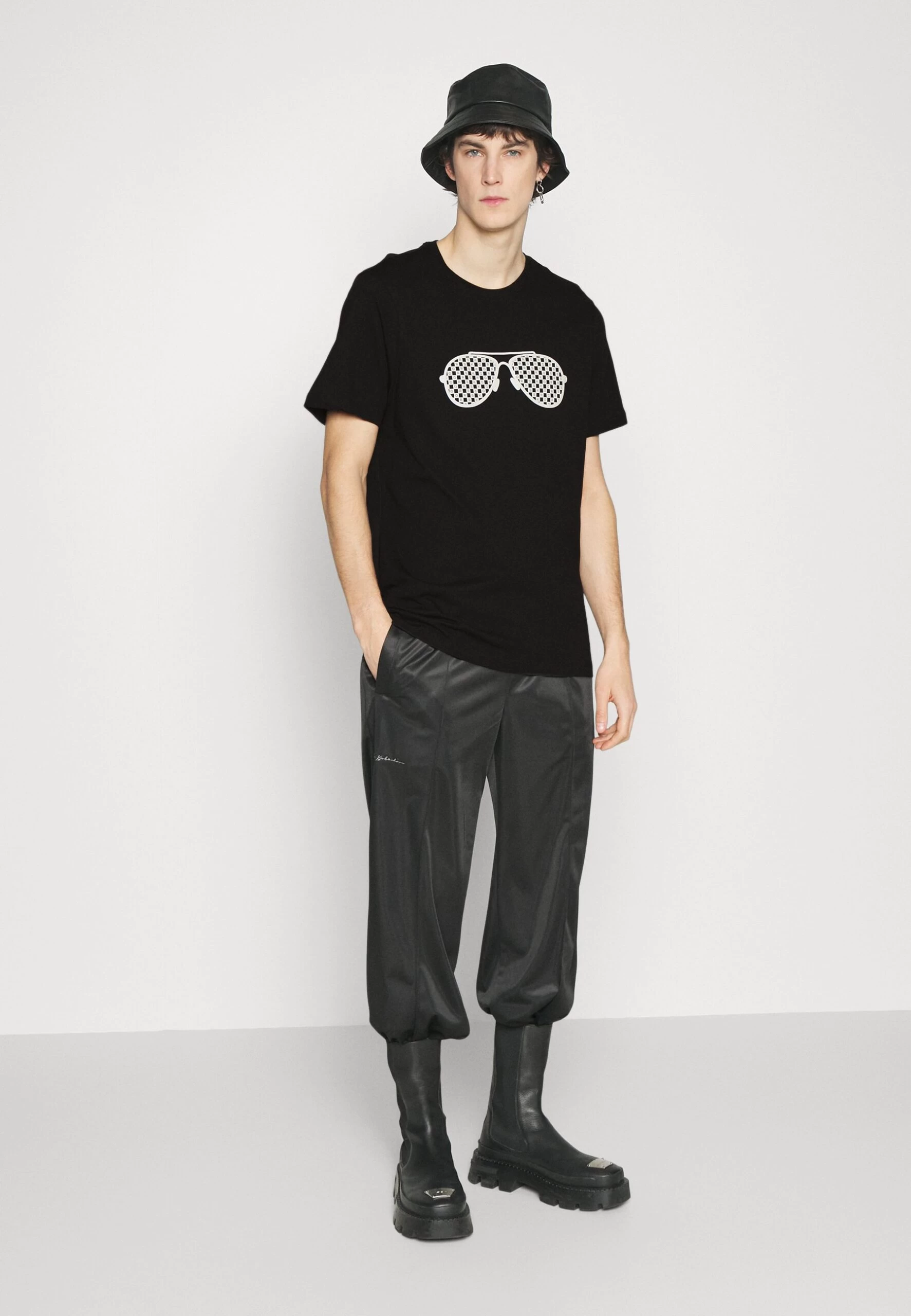 Michael Kors Checker Aviator - Print T-Shirt - Black 4 Michael Kors Checker Aviator - Print T-Shirt - Black - Image 2