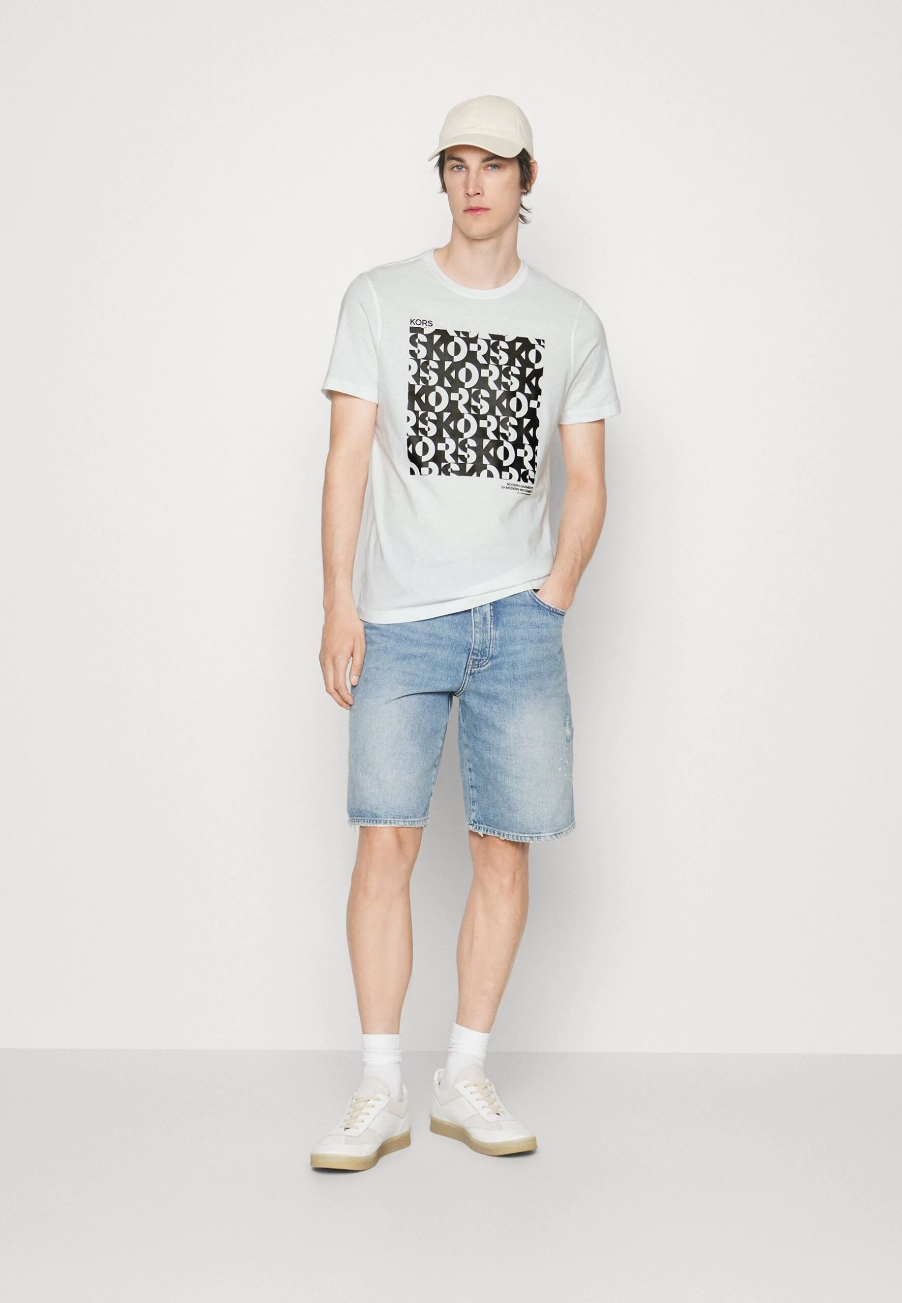 Michael Kors Kinetic Block Tee - Print T-Shirt - White 4 Michael Kors Kinetic Block Tee - Print T-Shirt - White - Image 2