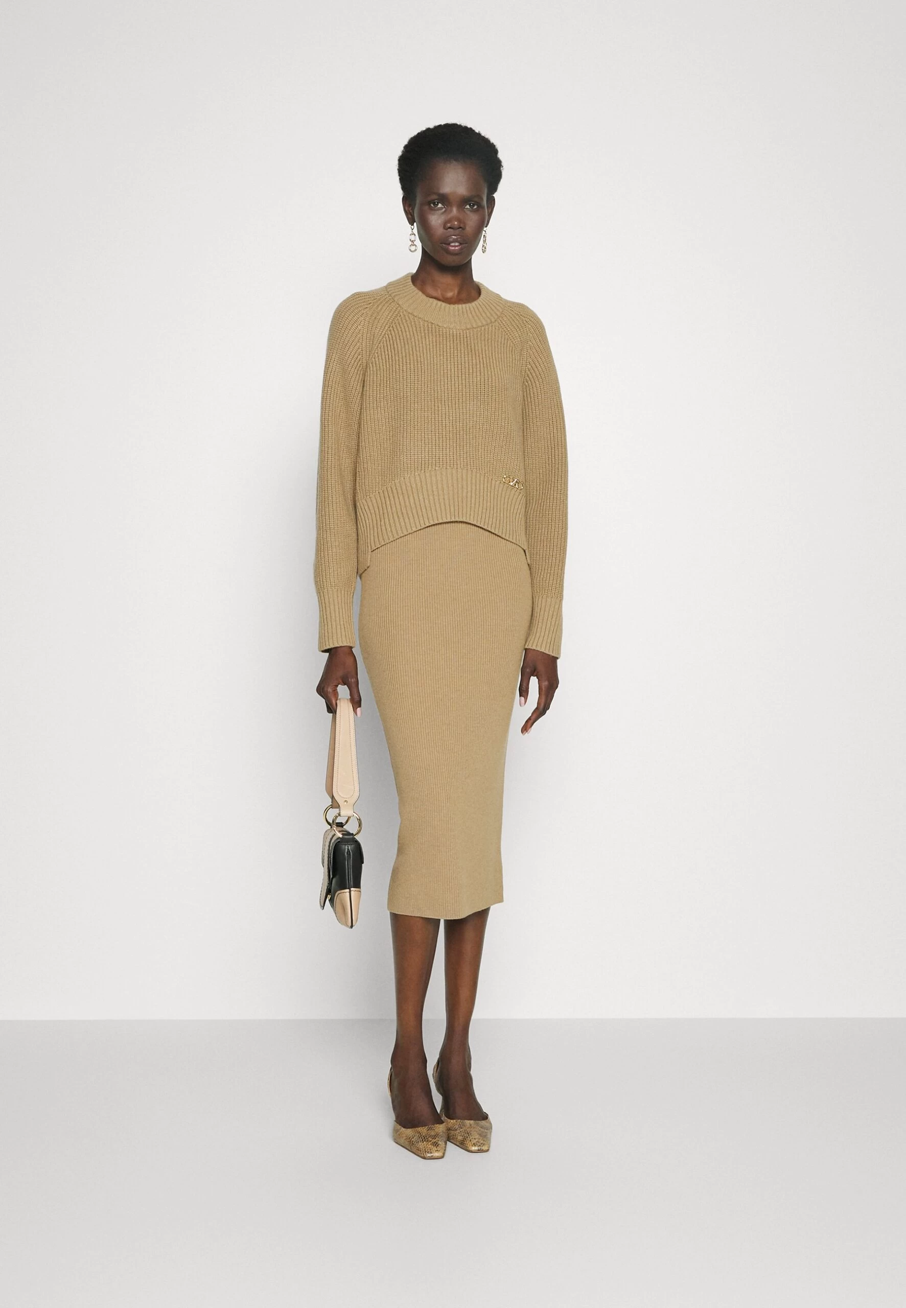 MICHAEL Michael Kors Solid Shaker Split - Jumper - Dark Camel 4 MICHAEL Michael Kors Solid Shaker Split - Jumper - Dark Camel - Image 2