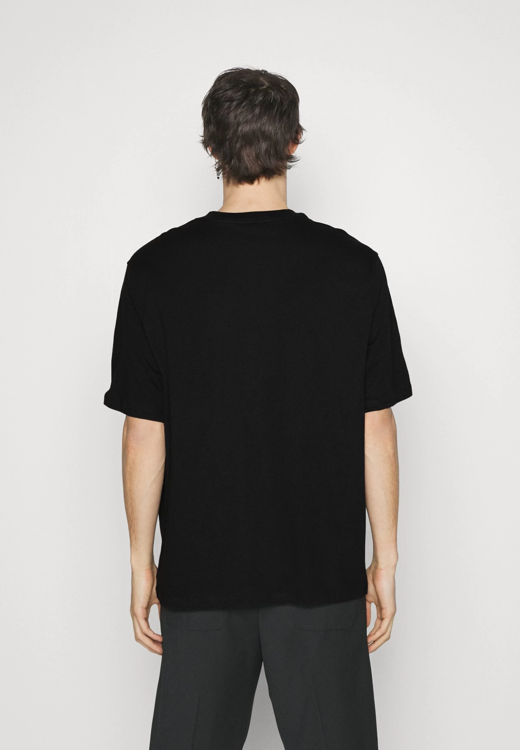 Michael Kors Flagship Logo Tee - Print T-Shirt - Black 5 Michael Kors Flagship Logo Tee - Print T-Shirt - Black - Image 3