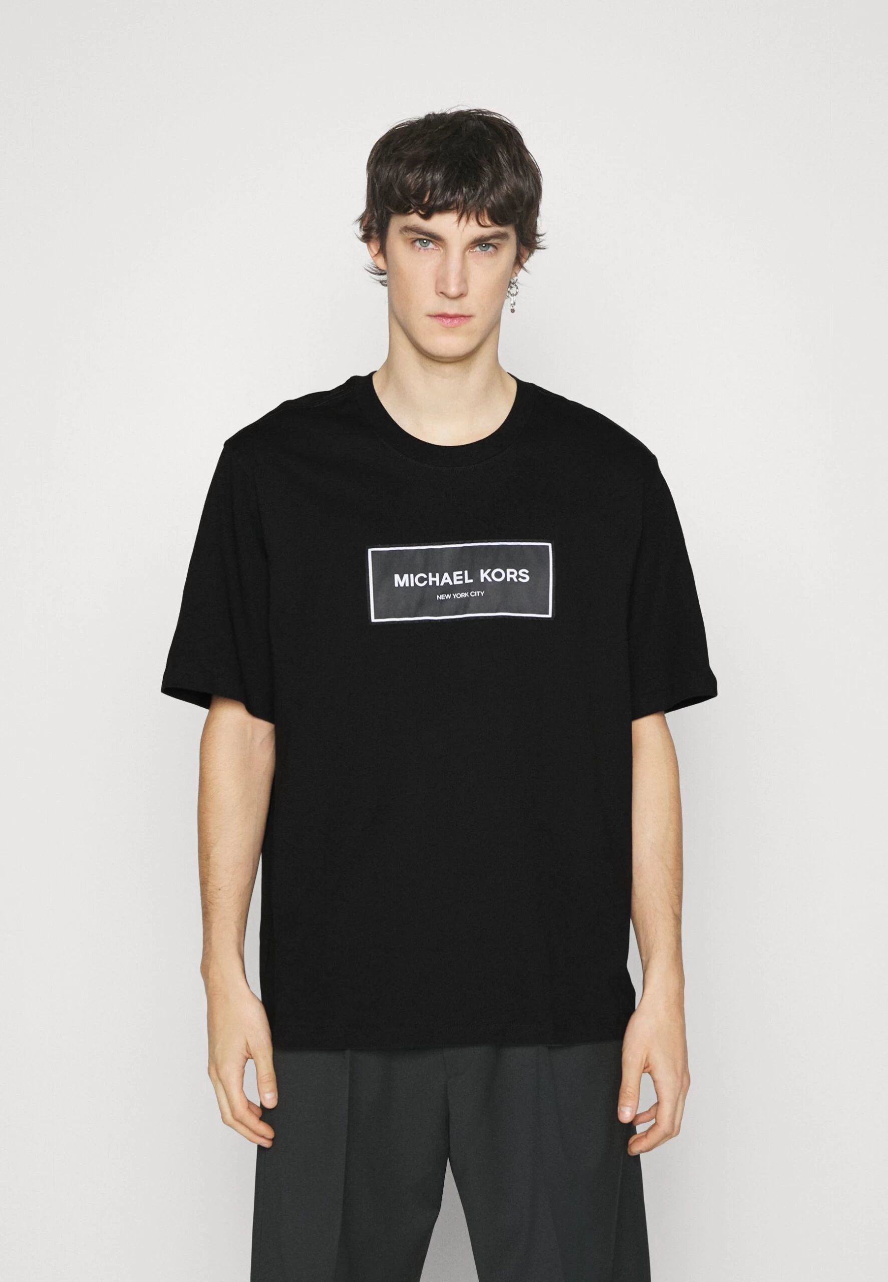 Michael Kors Flagship Logo Tee - Print T-Shirt - Black 3 Michael Kors Flagship Logo Tee - Print T-Shirt - Black